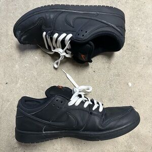 Nike SB Triple Black ‘Orange tag’
